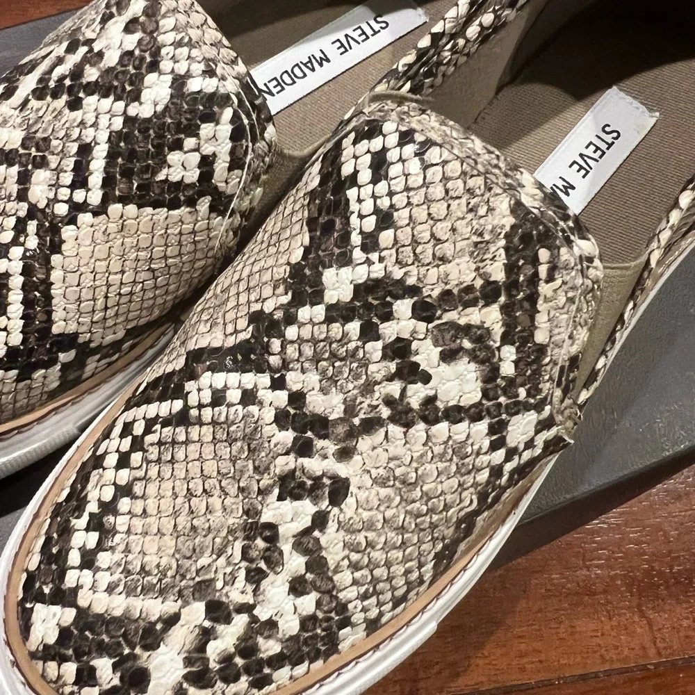 STEVE MADDEN ECENTRCQ SNAKE SKIN SLIP ON SNEAKERS NWOT - Picture 3 of 4